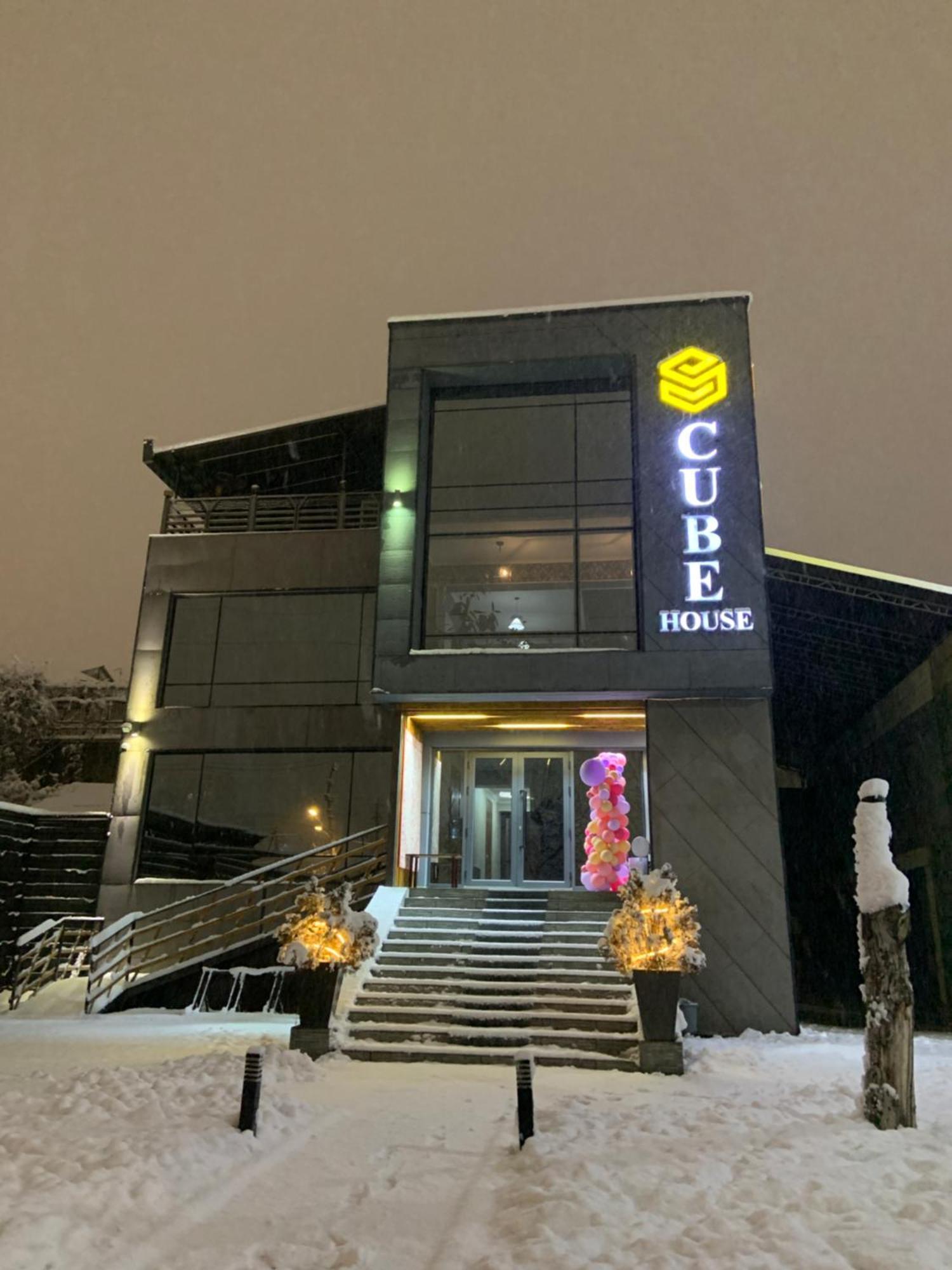 Cube House Osh Hotell Exteriör bild